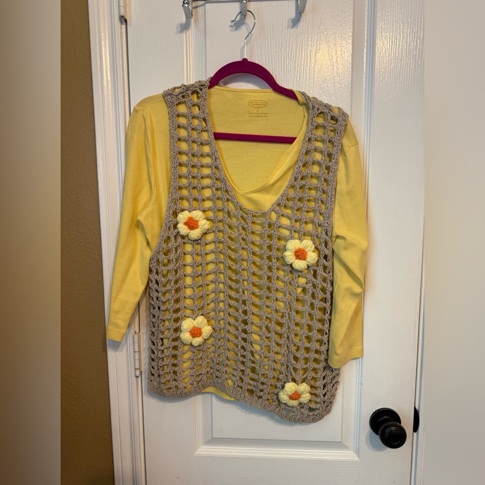 🌸H205 New POL M pp22 Yellow and Tan Crochet Floral sweater Vest Top - Picture 5 of 12